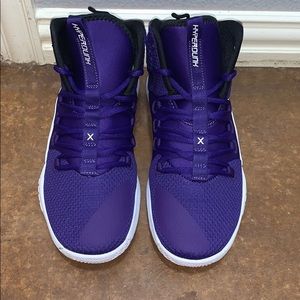 Men’s size 7 Nike Hyperdunk basketball shoes